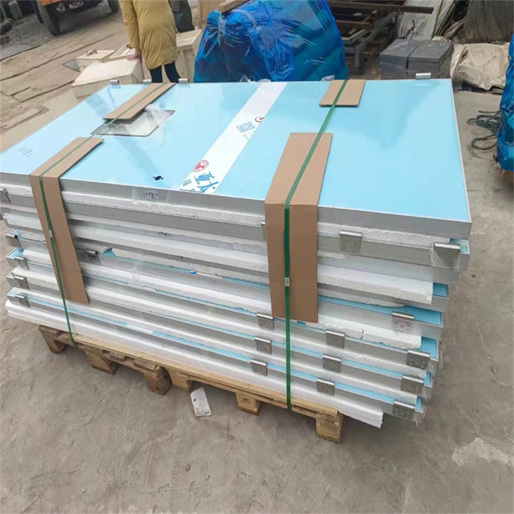 伊犁工业防护先锋：定制化铅门解决方案全解析